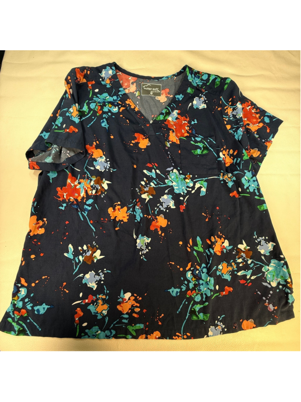 Butter-Soft Stretch Scrub Top Women’s 2X Navy Blue Floral Print V-Neck Uniform